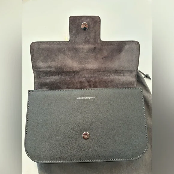 Alexander McQueen insignia purse - Picture 5 of 14